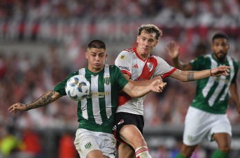 Buenos Aires, Argentina.- En las fotos tomadas el 18 de febrero del 2024, durante el partido River vs. Banfield, por el Grupo B de la Copa de la Liga en el Monumental. River y Banfield igualaron 1 a 1. Braian Galván y Pablo Solari marcaron los goles del encuentro.