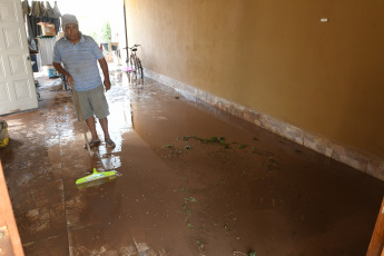 Mendoza, Argentina.- En las fotos tomadas el 29 de febrero del 2024, una tormenta de granizo generó la caída de árboles, calles anegadas, cortes del servicio eléctrico y algunas viviendas sufrieron daños en techos y 20 personas fueron asistidas por lesiones leves en diversas localidades de Mendoza, informaron fuentes oficiales.