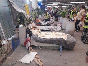 Buenos Aires, Argentina.- En las fotos tomadas el 4 de febrero del 2024, un total de 19 personas en situación de calle que dormían en el aeroparque Jorge Newbery fueron desalojadas este fin de semana en un operativo ordenado por organismos nacionales que operan en la estación aérea y el Ministerio de Desarrollo Humano y Hábitat porteño, se informó oficialmente.