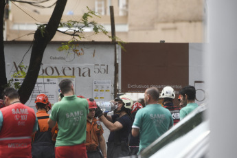 Buenos Aires, Argentina.- En las fotos tomadas el 8 de febrero del 2024, muestra la obra en construcción que se desplomó en Caballito, Buenos Aires. Una mujer murió tras el derrumbe, mientras continuaba la búsqueda entre los escombros de su pareja. Además siete personas fueron rescatadas por el SAME y personal de bomberos, informó la Policía de la Ciudad.