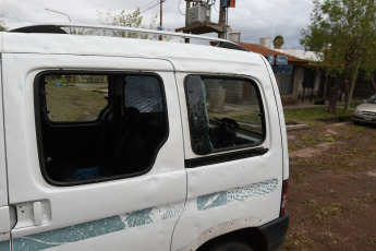 Mendoza, Argentina.- En las fotos tomadas el 29 de febrero del 2024, una tormenta de granizo generó la caída de árboles, calles anegadas, cortes del servicio eléctrico y algunas viviendas sufrieron daños en techos y 20 personas fueron asistidas por lesiones leves en diversas localidades de Mendoza, informaron fuentes oficiales.