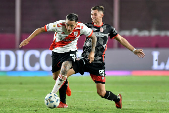 Buenos Aires, Argentina.- En las fotos tomadas el 31 de enero del 2024, durante el partido entre River Plate y Barracas Central, en un encuentro válido por la segunda fecha de la Liga Argentina en el estadio Claudio Chiqui Tapia. River Plate derrotó por dos goles a Barracas C. Fue Miguel Ángel Borja quien inauguró el marcador al minuto 25 de la segunda mitad. Más tarde, en el minuto 35 de la misma etapa, Agustín Ruberto aumentó la ventaja, asegurando la victoria de River Plate.