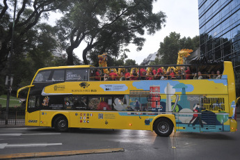 Buenos Aires, Argentina.- En las fotos tomadas el 9 de febrero del 2024, la comunidad china de argentina celebra el Año Nuevo con shows, danza del Dragón y música tradicional Buenos Aires. La comunidad china de Argentina dio inicio a las celebraciones de la llegada del "Dragón de Madera". El dragón es muy importante para toda la cultura china y, además de vigor y fuerza.