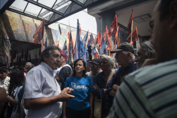 Buenos Aires, Argentina.- En las fotos tomadas el 15 de febrero del 2024, organizaciones sociales se concentraron frente a la sede de la Secretaría de Trabajo de la Nación, en reclamo de "un salario mínimo igual a la canasta básica" y la asistencia alimentaria para comedores y merenderos de todo el país, mientras se llevaba a cabo la reunión del Consejo del Salario Mínimo.