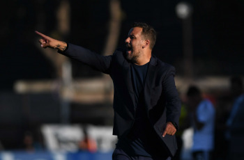 Buenos Aires, Argentina.- En las fotos tomadas el 19 de febrero del 2024, Deportivo Riestra y Atlético Tucumán, se enfrentaron por la sexta fecha de la Copa de la Liga Profesional (LPF) en el estadio del club del Bajo Flores. Deportivo Riestra consiguió su histórico primer triunfo en la Copa de la Liga Profesional al vencer 1-0 a Atlético Tucumán, con el gol de su capitán Milton Céliz, su rival, aún no ganó en lo que va del torneo.