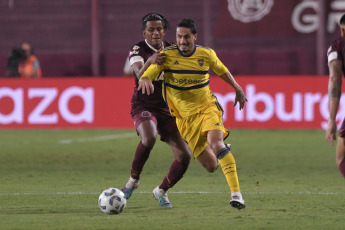 Buenos Aires, Argentina.- En las fotos tomadas el 18 de febrero del 2024, durante el partido Boca vs. Lanús, por el Grupo B de la Copa de la Liga en La Fortaleza. Lanús derrotó 2-1 a Boca Juniors y le arrebató el invicto de cara al Superclásico del próximo domingo en el Monumental. Con la derrota, Boca quedó séptimo en la Zona B y se las verá con River en el Monumental, en la fecha de clásicos de la Copa de la Liga.