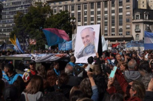Procesión en Buenos Aires para despedir al Papa Francisco