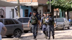 Operativo policial por cocaína adulterada en barrio de Buenos Aires