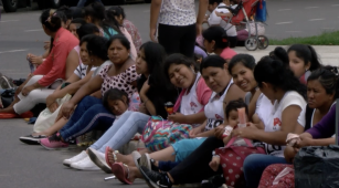 Protesta social en Plaza de Mayo: presencia de agrupaciones y reclamos laborales
