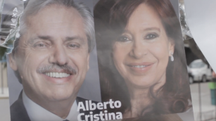 Carteles de campaña de Alberto Fernández y Cristina Fernández de Kirchner en la vía pública
