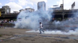 Protestas y barricadas en Caracas durante la crisis política de 2019