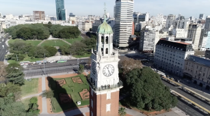 Torre Monumental en el barrio de Retiro de Buenos Aires