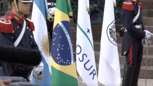 Banderas de Argentina, Brasil y MERCOSUR en Buenos Aires