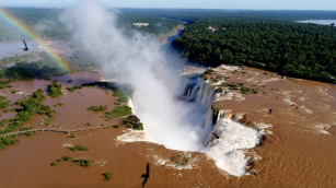 Vista aérea de las Cataratas del Iguazú en Argentina