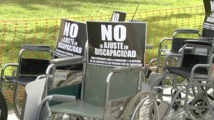 Protesta contra el ajuste en políticas de discapacidad en Plaza de Mayo en 2018