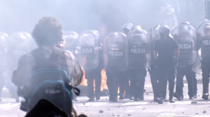 Disturbios frente al Congreso durante protesta contra el acuerdo con el FMI en Buenos Aires en 2022
