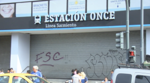 Estación Once de Buenos Aires cerrada y con accesos bloqueados